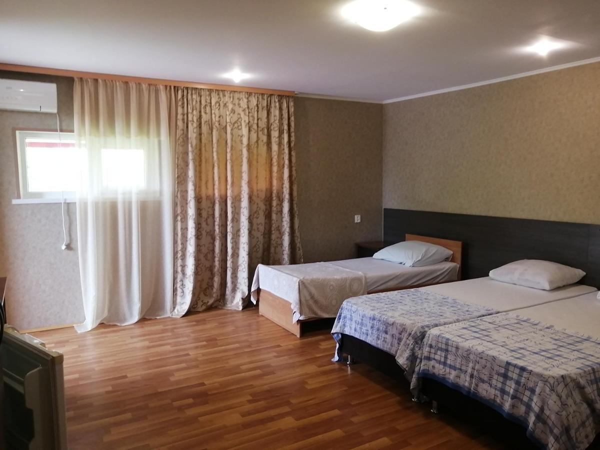 Мини-Отель На Агрба 22А Pizunda Esterno foto