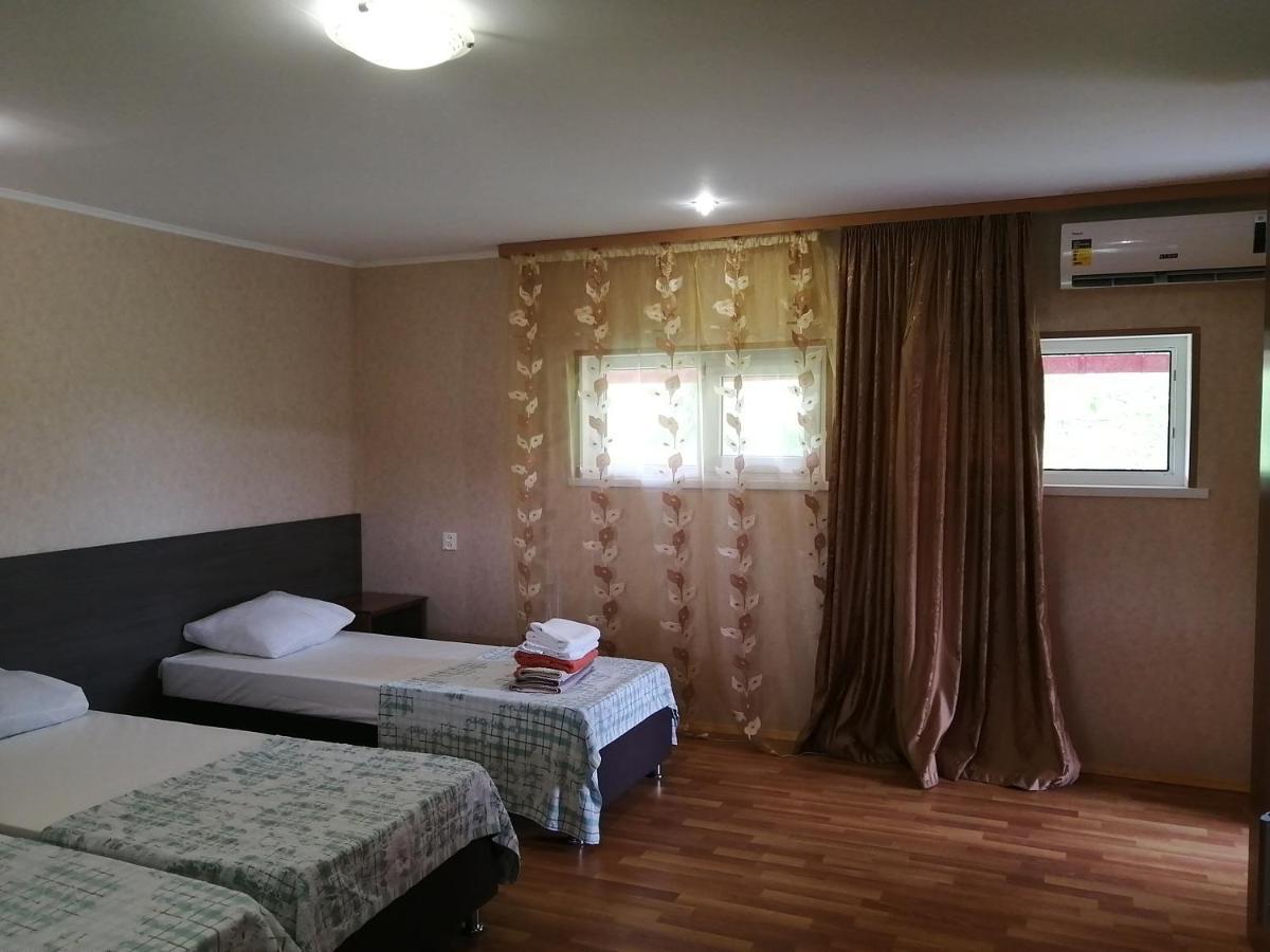 Мини-Отель На Агрба 22А Pizunda Esterno foto
