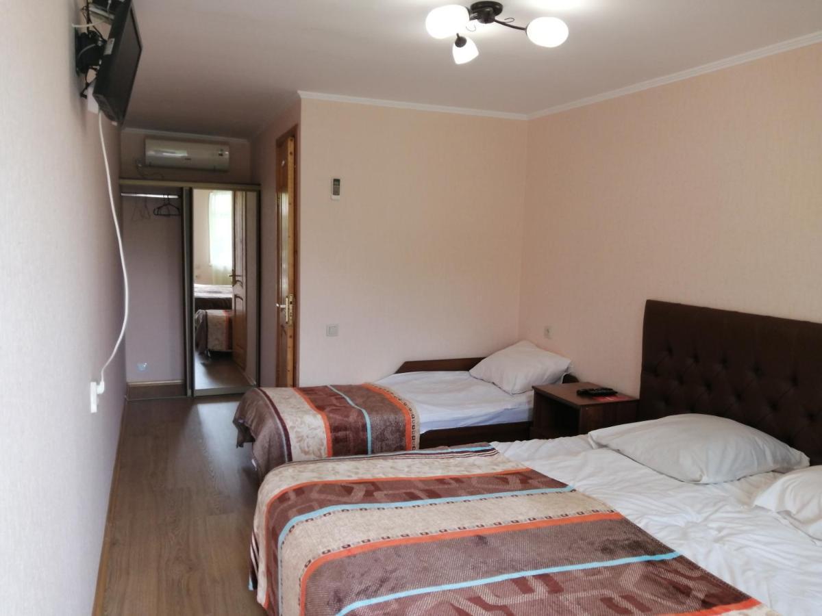 Мини-Отель На Агрба 22А Pizunda Esterno foto
